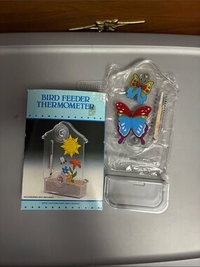 Vintage 1986 bird feeder